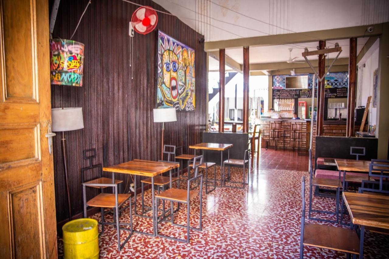 The Spot Hostel Leon Exterior photo