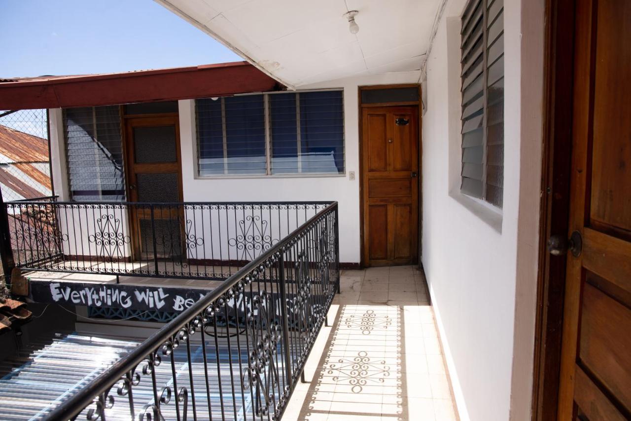 The Spot Hostel Leon Exterior photo